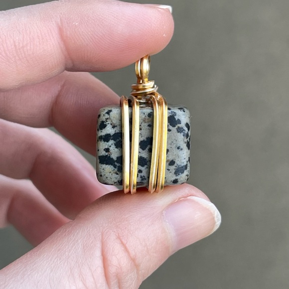 Dalmatian Jasper Square Cut Gold Tone Wire Wrap Necklace Handmade - Picture 4 of 7